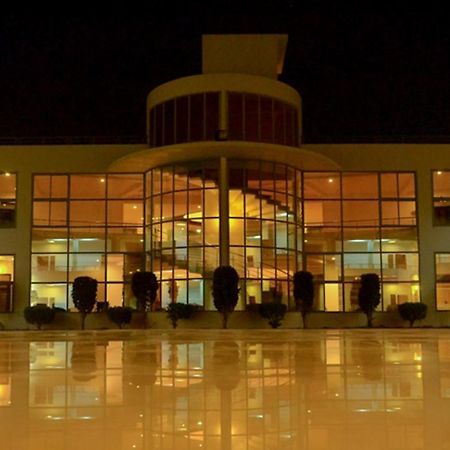 Seven Sky Clarks Exotica Hotel Bhuj Buitenkant foto