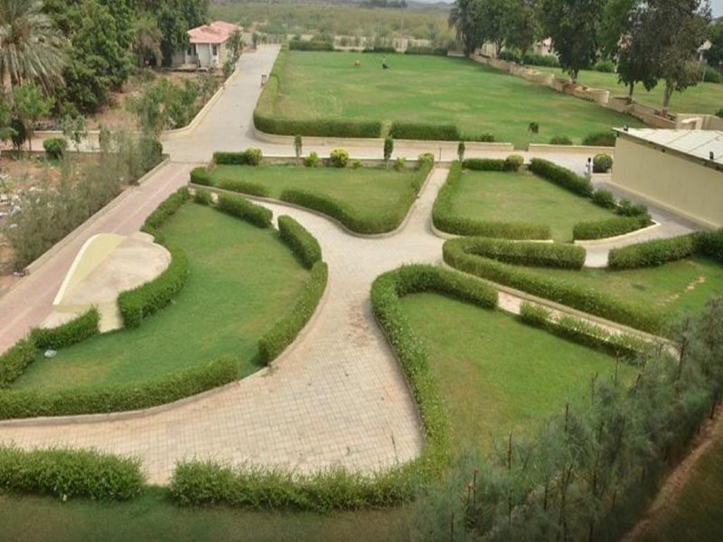 Seven Sky Clarks Exotica Hotel Bhuj Buitenkant foto