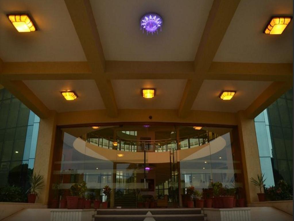 Seven Sky Clarks Exotica Hotel Bhuj Buitenkant foto