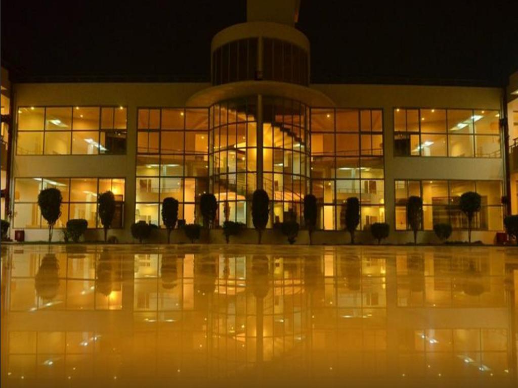 Seven Sky Clarks Exotica Hotel Bhuj Buitenkant foto