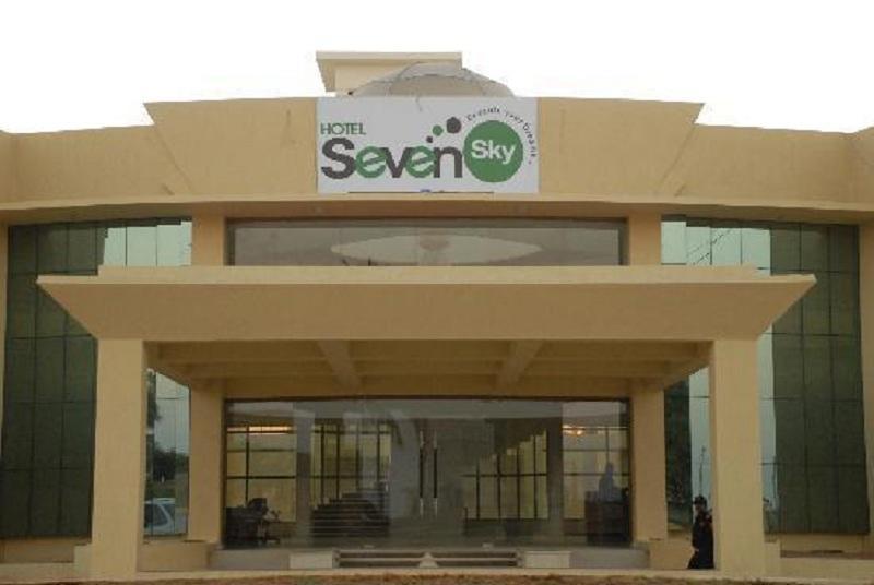 Seven Sky Clarks Exotica Hotel Bhuj Buitenkant foto