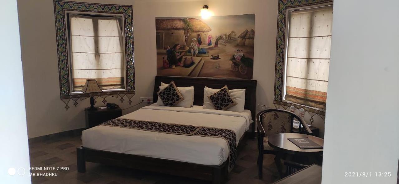Seven Sky Clarks Exotica Hotel Bhuj Buitenkant foto