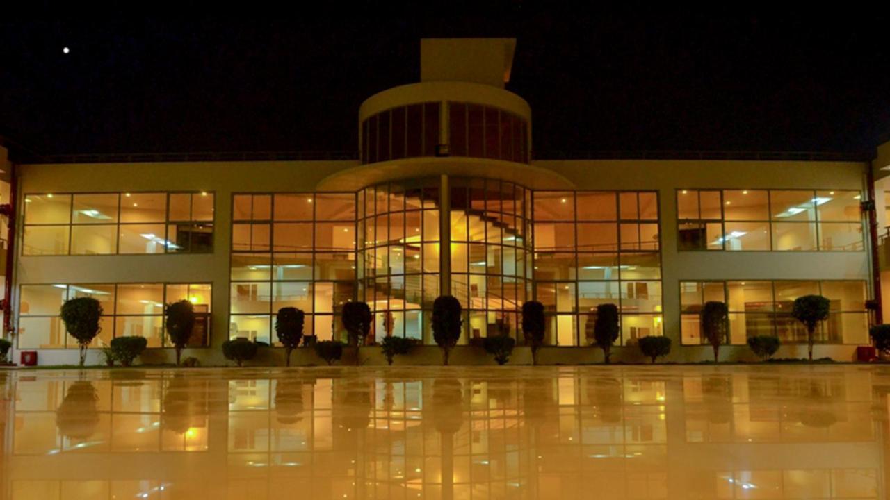 Seven Sky Clarks Exotica Hotel Bhuj Buitenkant foto