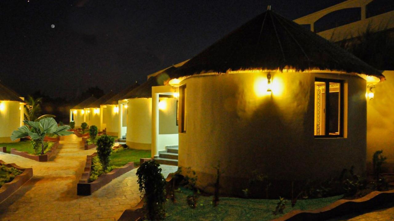 Seven Sky Clarks Exotica Hotel Bhuj Buitenkant foto