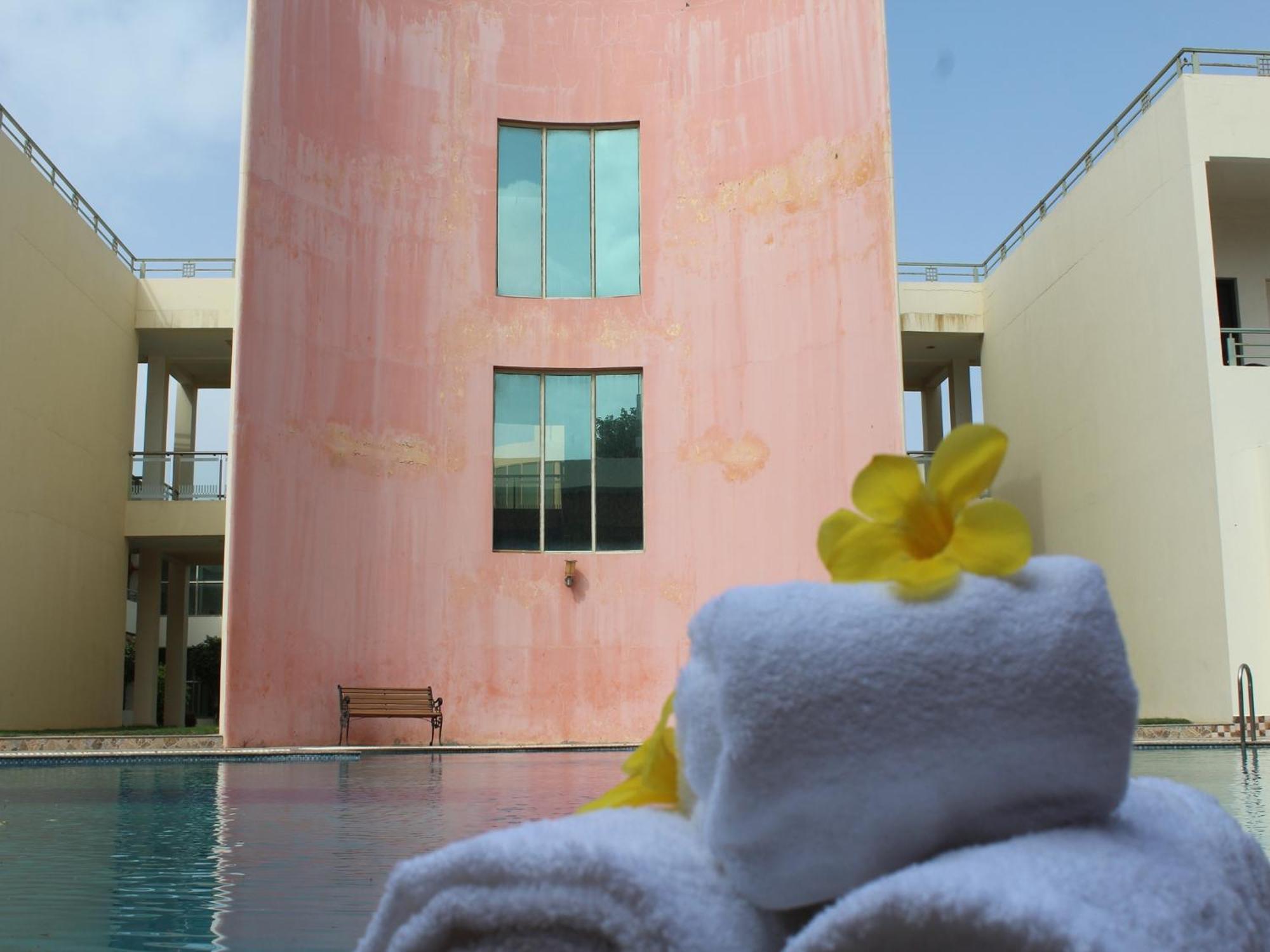 Seven Sky Clarks Exotica Hotel Bhuj Buitenkant foto