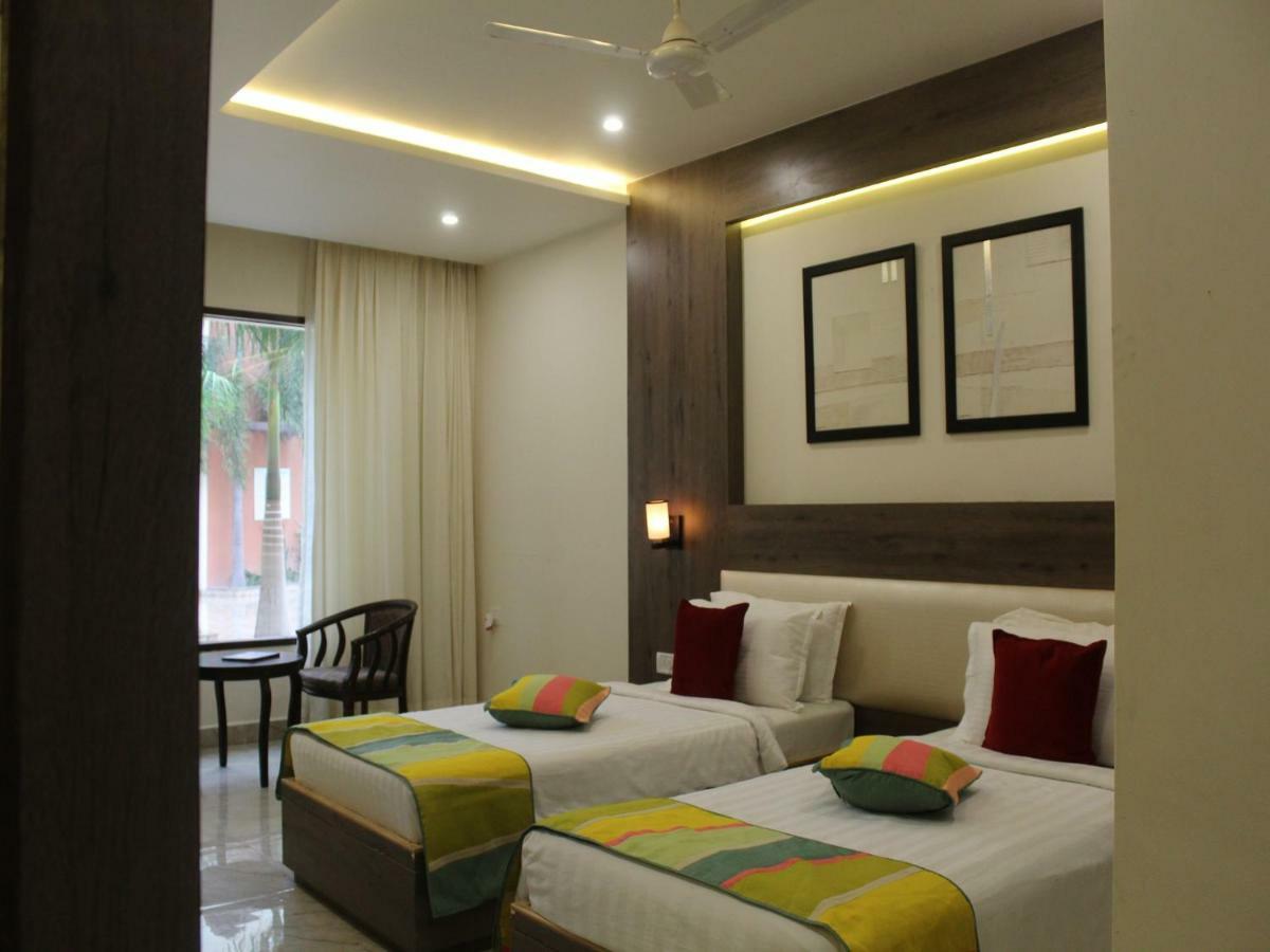 Seven Sky Clarks Exotica Hotel Bhuj Buitenkant foto